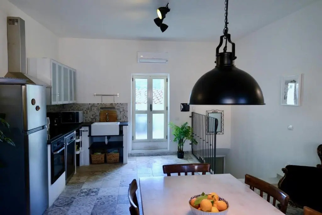 Charming, Spacious 3-bedroom Townhouse