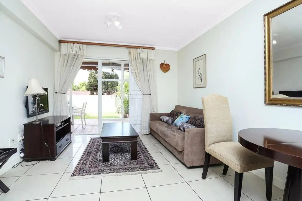 Corner House large 1 bedroom apartment
