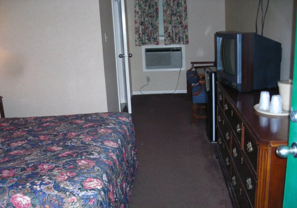 Holiday Motel