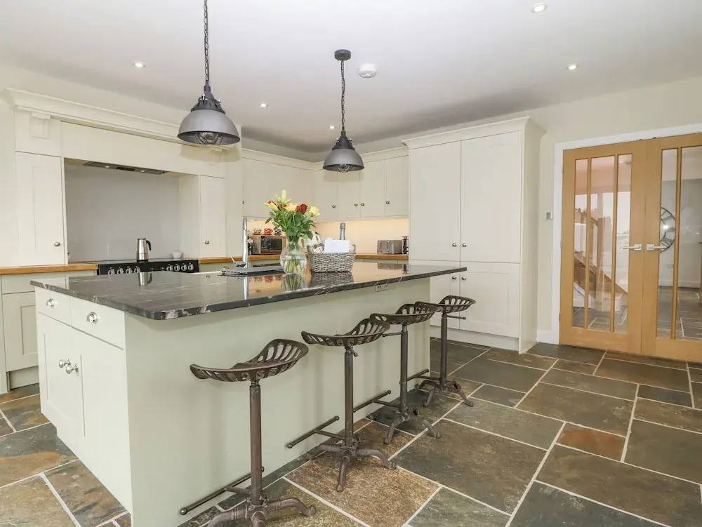 3 Bed in Llanbedrog oc-brntr