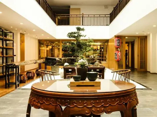 Shanghai Jingxin Guiwo Hotel (Luodian Ancient Town Baoshan Temple Branch)