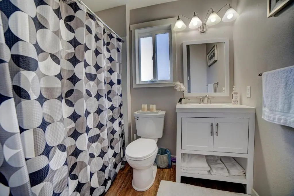 Cozy 2 Bedroom Townhouse in Northgate