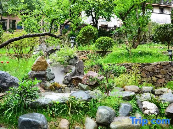 Yunmen Shanju Hotel