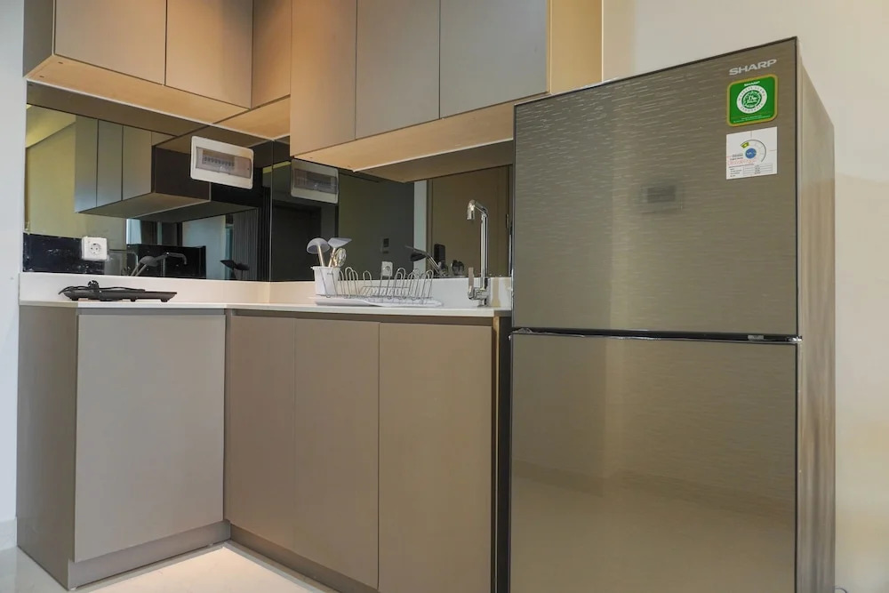 Modern Look And Comfy 2Br Gold Coast Apartment
