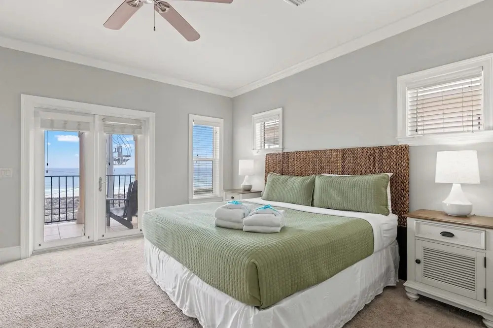 Walk To The Beach! 3 Story Home! 2 Balconies With Gulf Views