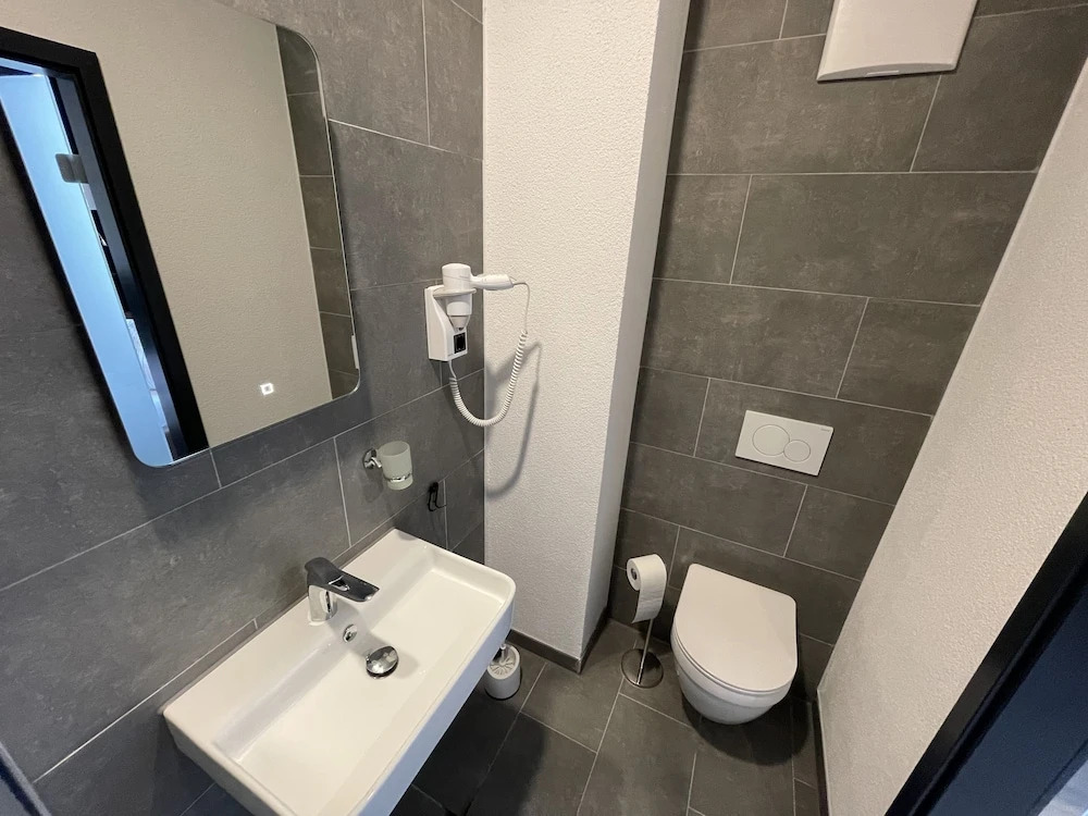Yebs Hotel
