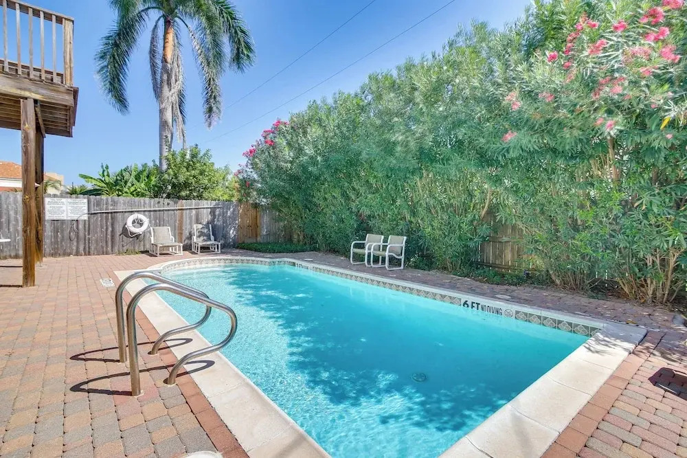 South Padre Island Condo w/ Shared Outdoor Pool!