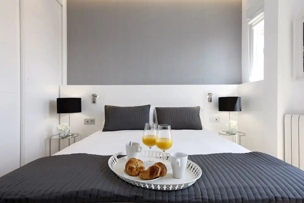 Santa Isabel Street, Private rooms