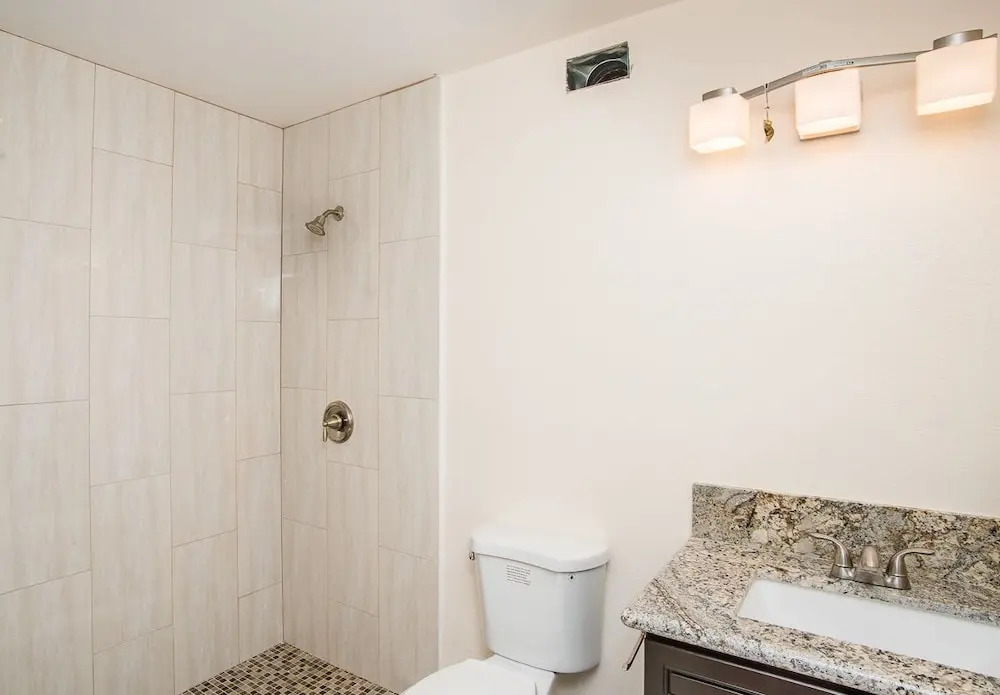 10B 9BA Mansion Sleeps 22 with Pool&Spa