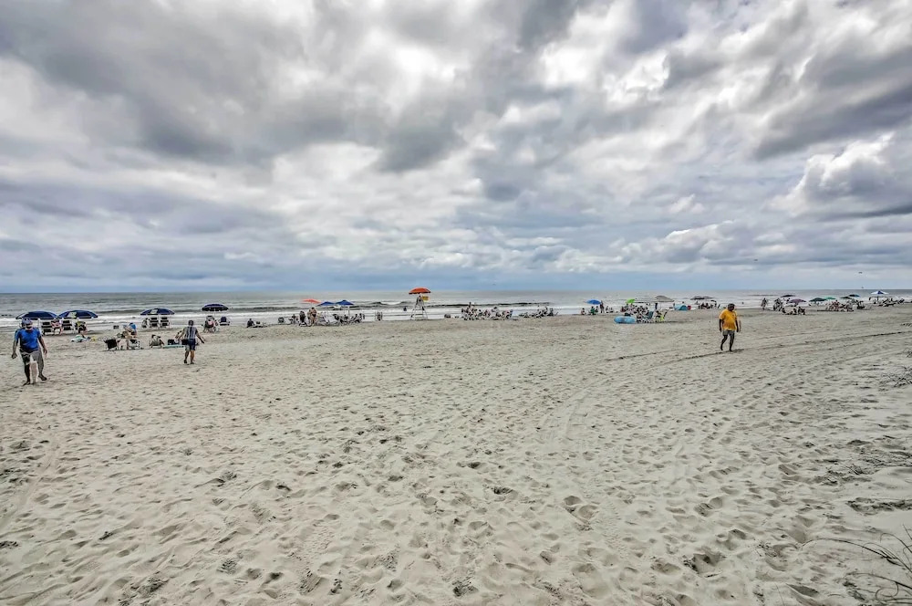 4 Mi to Barefoot Landing: North Myrtle Beach Home