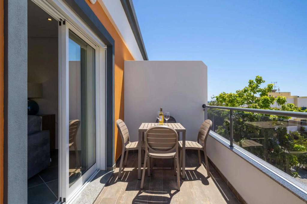 Modern Cabanas de Tavira Apartment by Ideal Homes