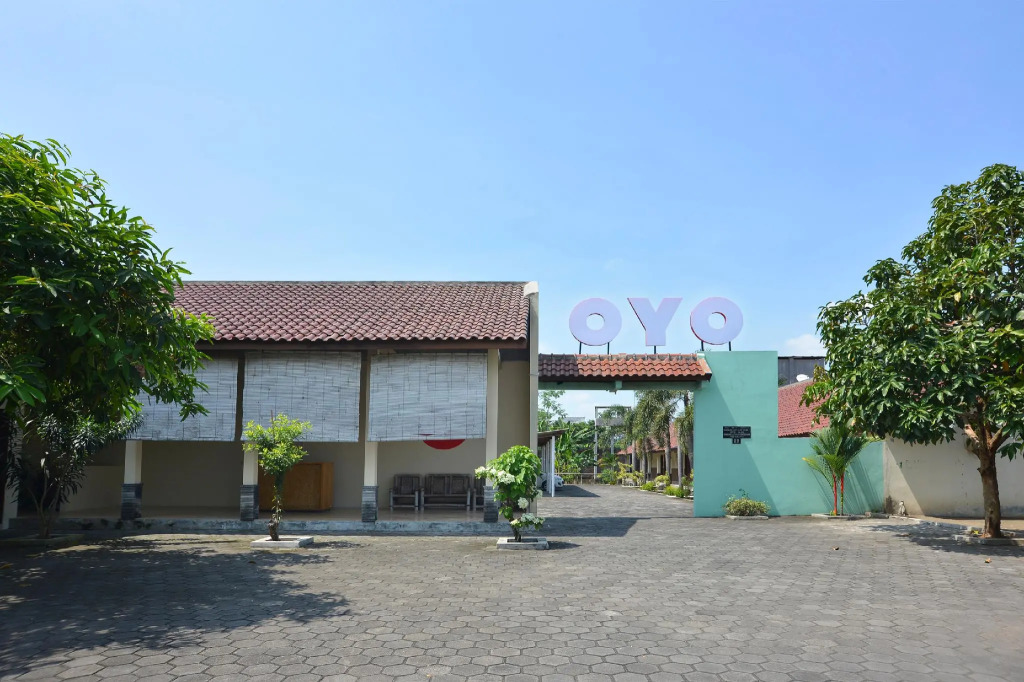 OYO 810 Idola Residence