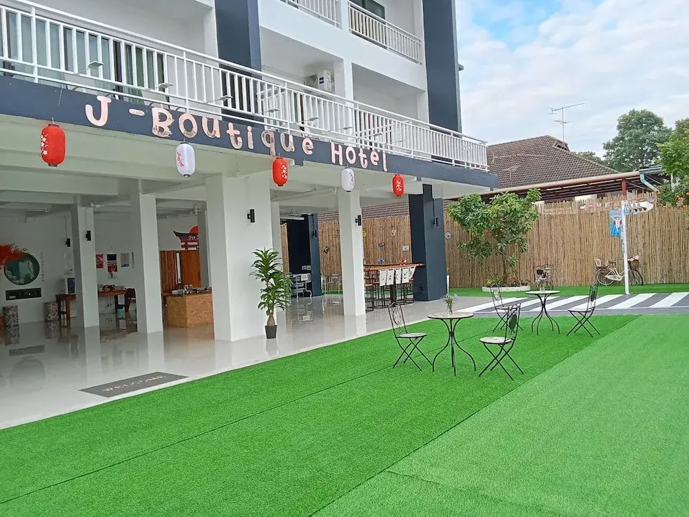 J-Boutique Hotel เจ-บูทีค โฮเทล