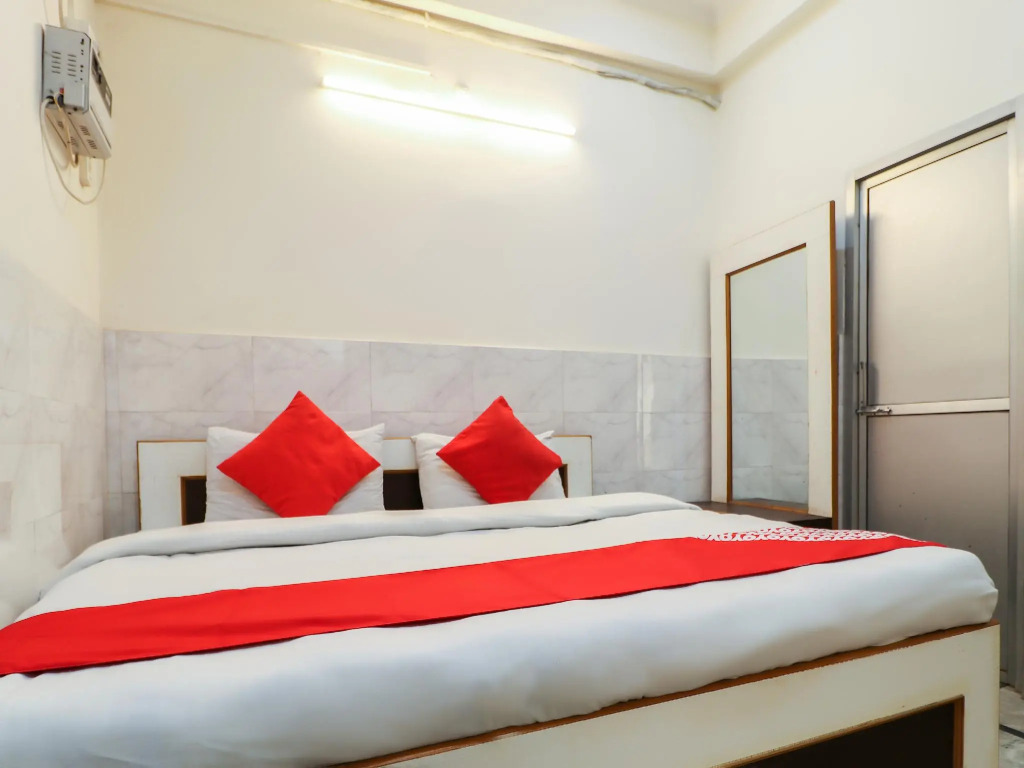 OYO 11762 Trimurti Guest House