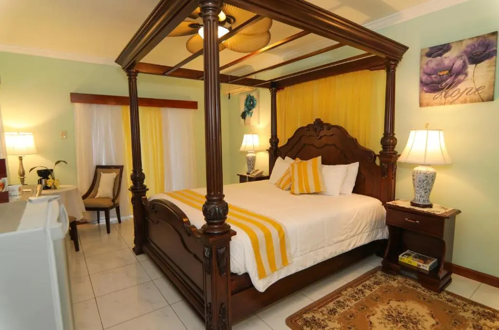 Rayon Hotel