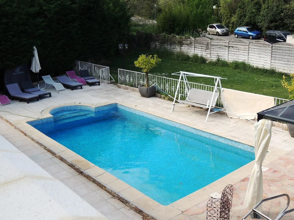 House With 2 Bedrooms in Marseille, With Pool Access, Terrace and Wifi