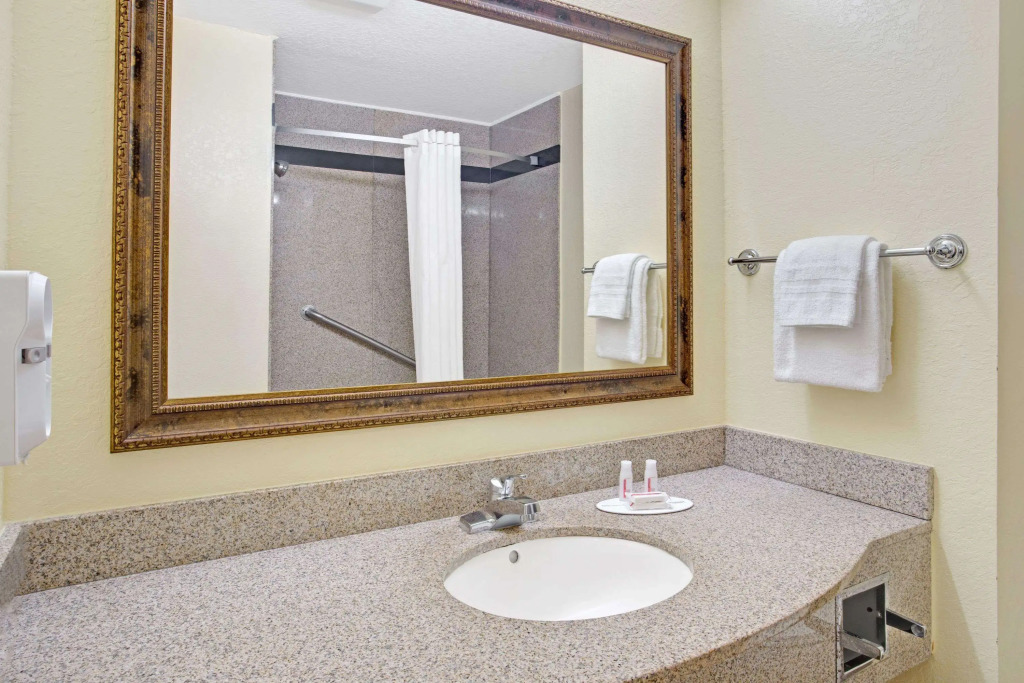Super 8 by Wyndham Daytona Beach