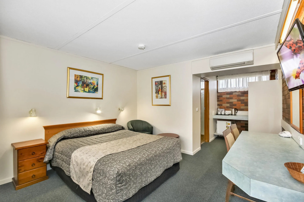Cedar Lodge Motel