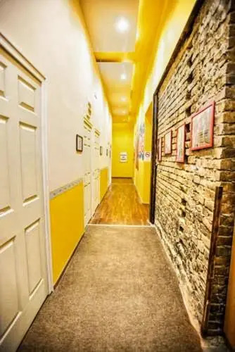 Yellowstone Budapest Hostel