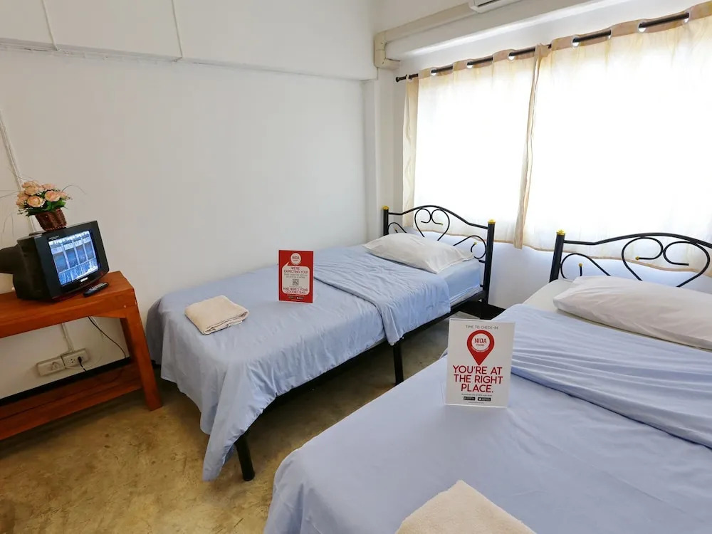 Nida Rooms Srichandon 12 Night Villa