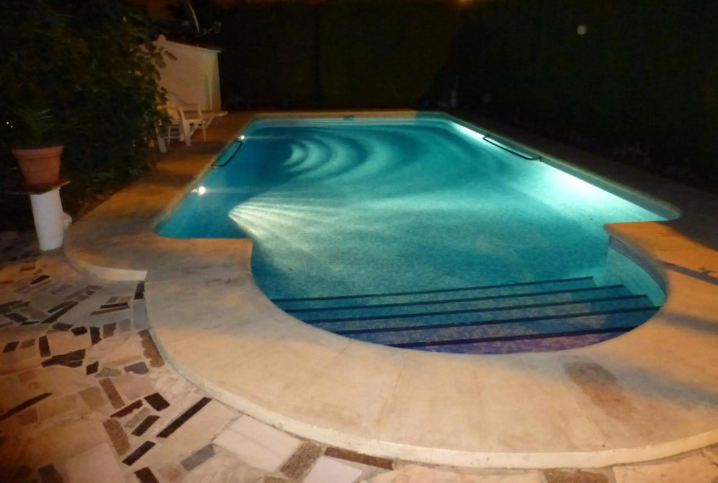 Spacious family home with Airco, private 5x10m pool, sandy beach 300m, free WiFi