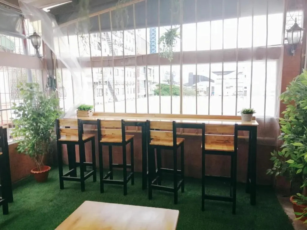 White House Hostel
