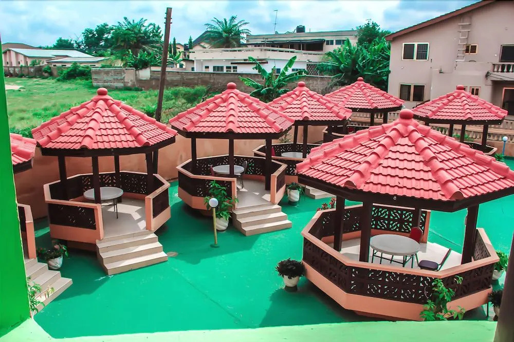 Vis-A-Vis Hotel