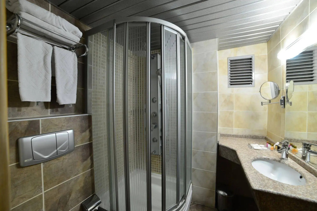 Royal Carine Hotel