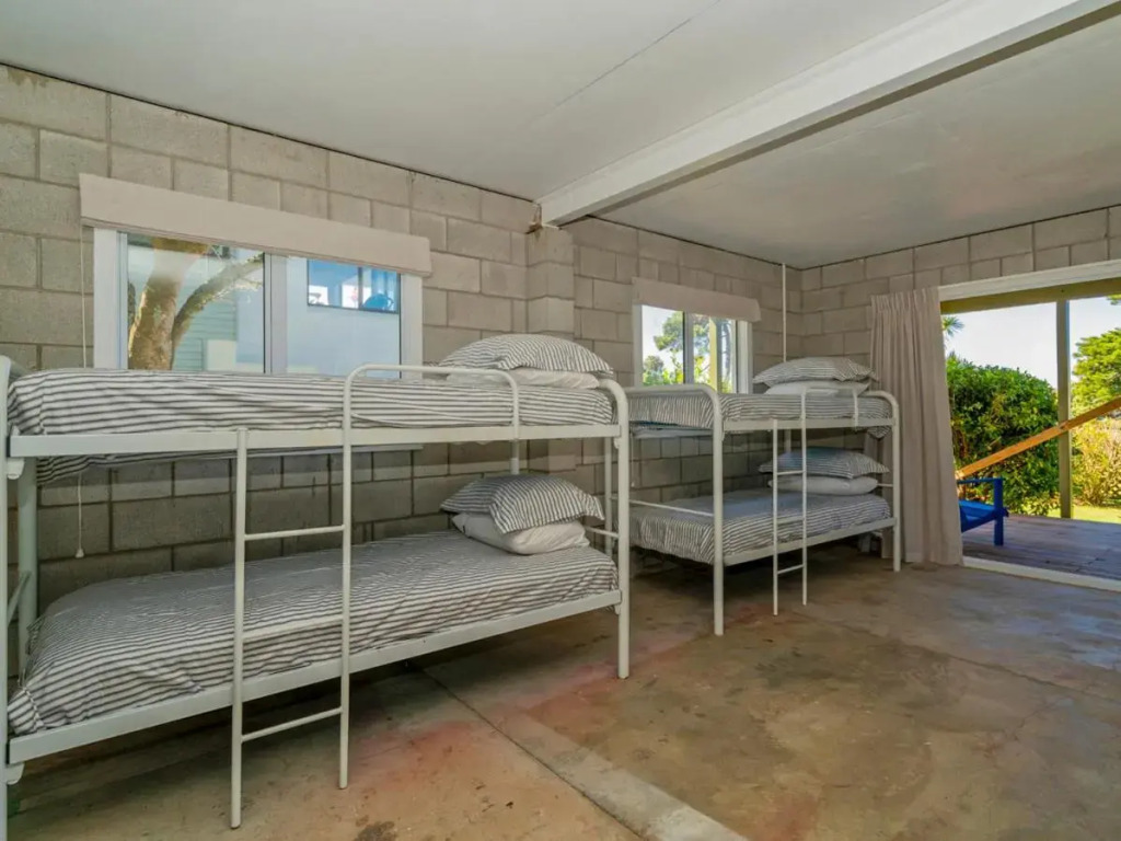 Beachfront Views - Hahei Holiday Home