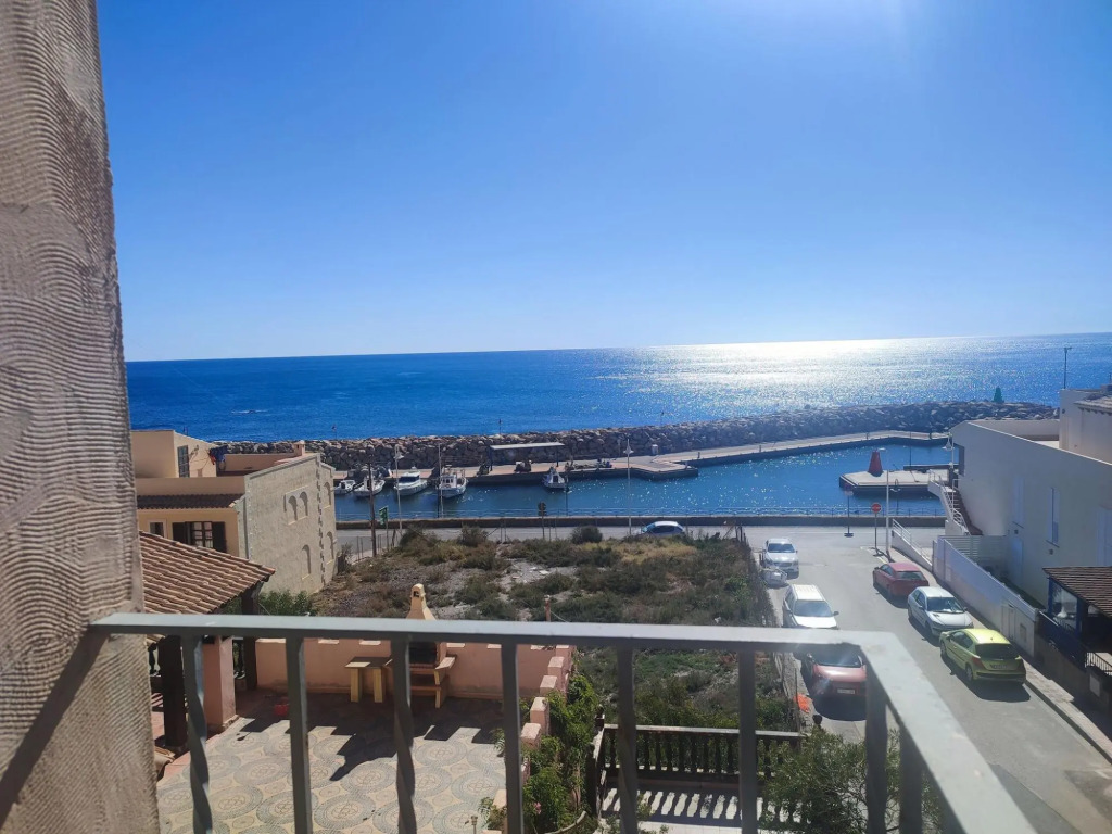 Apartment near the beach with sea views