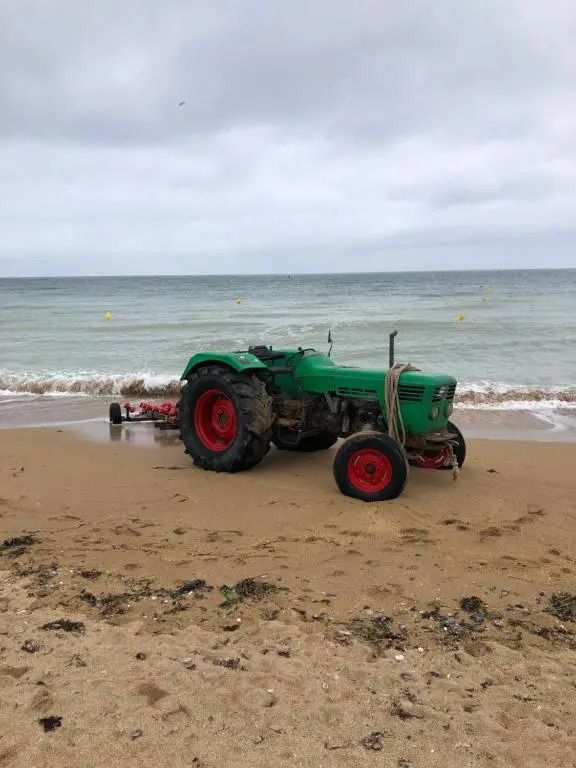 La plage au bout du jardin / Sword Beach cottage