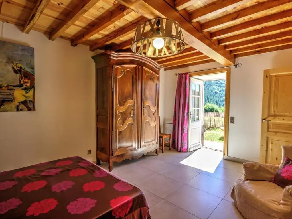 Gîte La Liesse avec 4 chambres, cheminée, jardin et animaux acceptés - FR-1-496-44