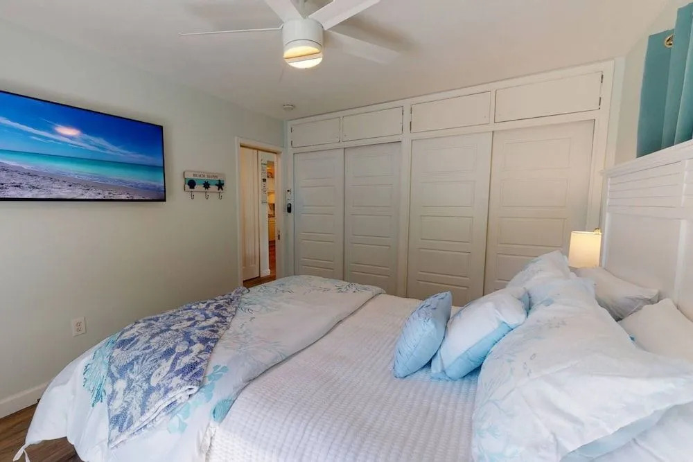 Modern Grove Beautiful 3 Bedroom Home