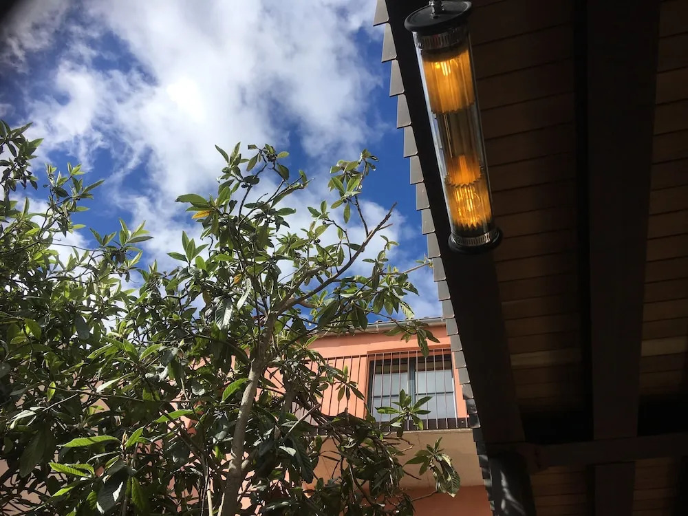 Hotel 19-21