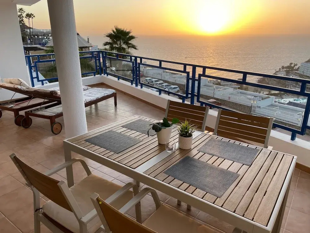 Sunny Seaview Modern apt - Pool and Beach Access
