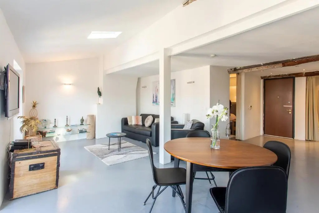 Ross 5- F2, Lumineux, Balcon, Loft, Clim, Vieux-Nice