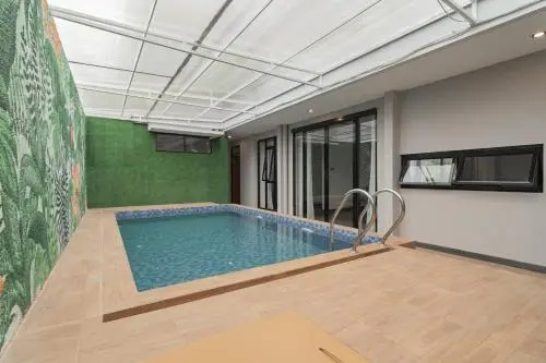 RedDoorz Plus near Lembang Park & Zoo