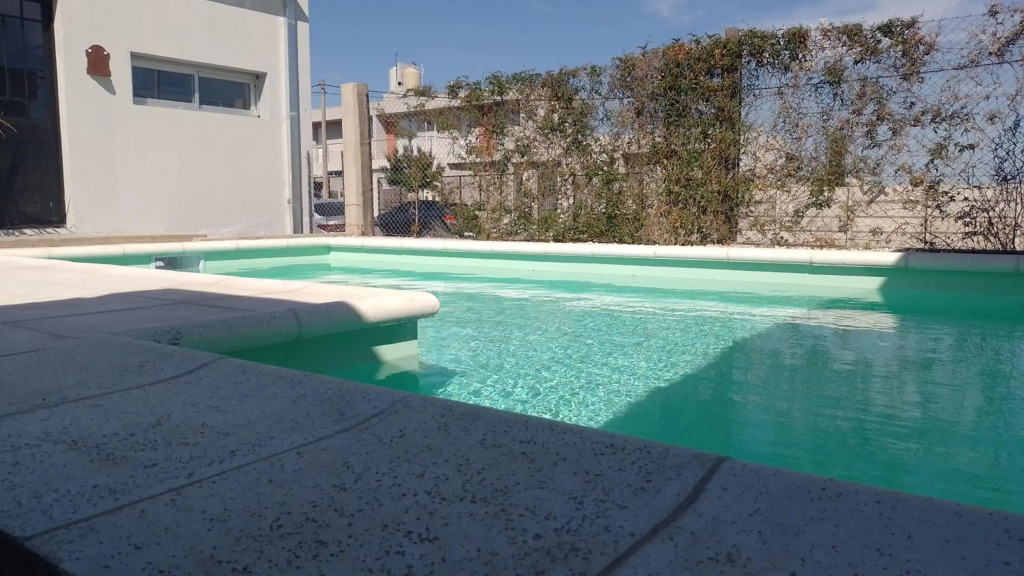 Casa Amplia, Luminosa con Parrilla!