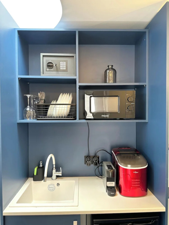 Step One | Luxury Suites right in the heart of Acropolis next to metro station