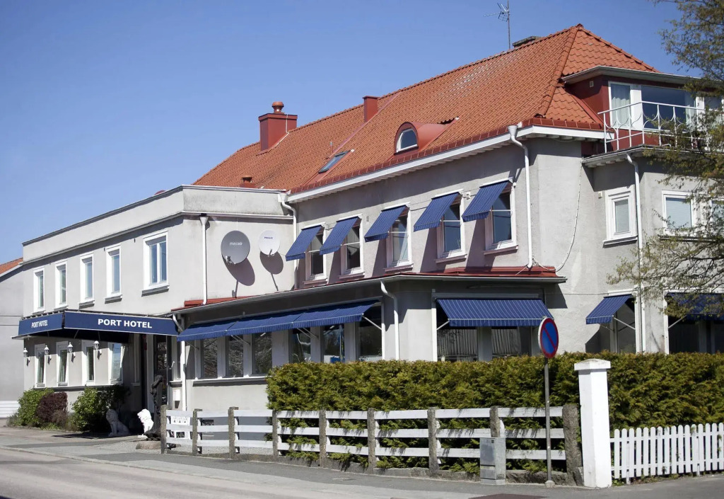 Port Hotel