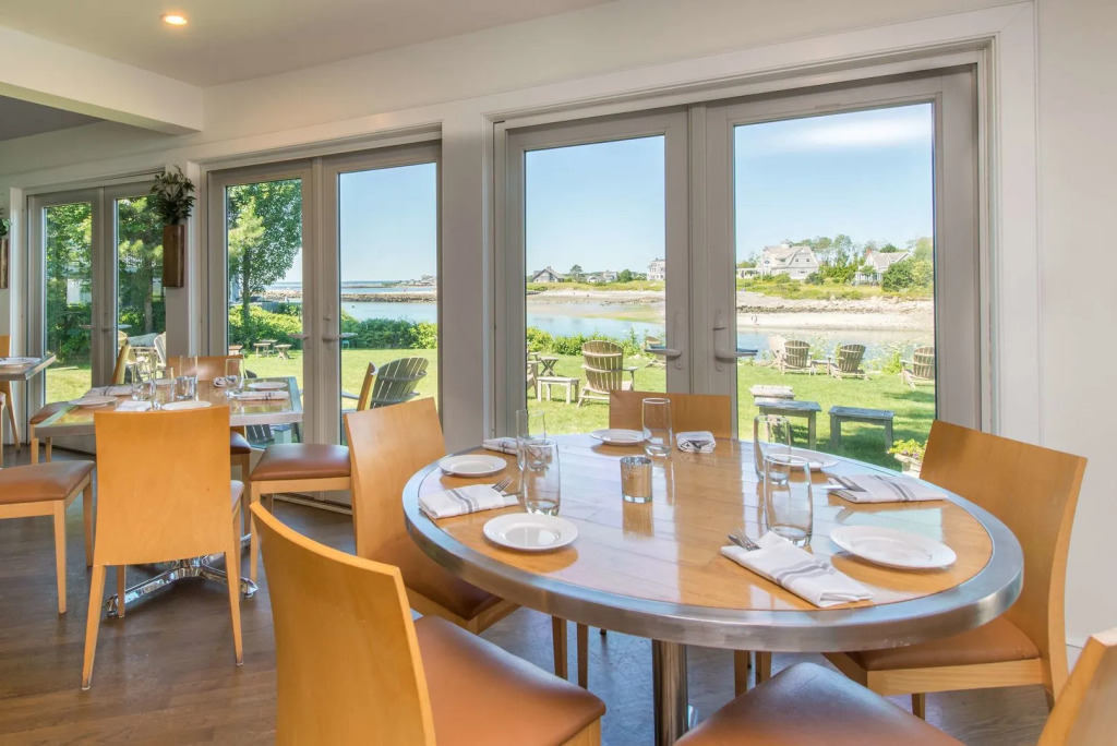 Breakwater Inn