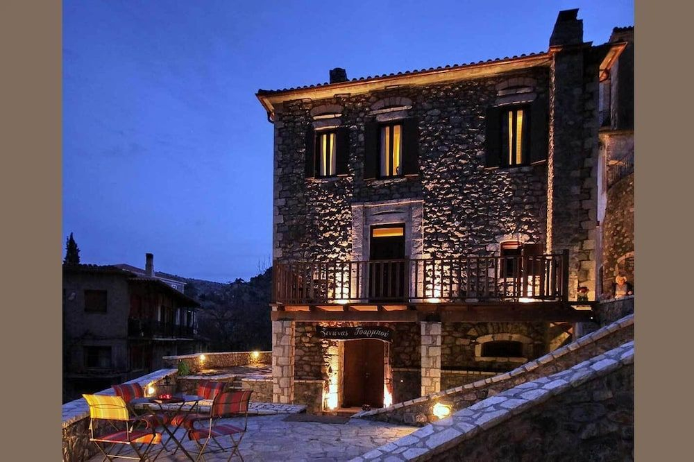 Tsarbou Guesthouse