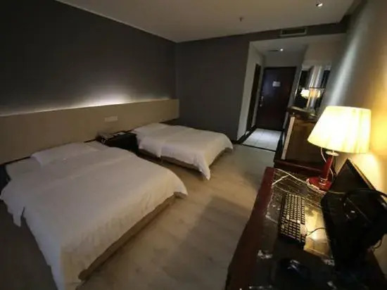 Mingyue Business Hotel(Huaqiang North subway station store)