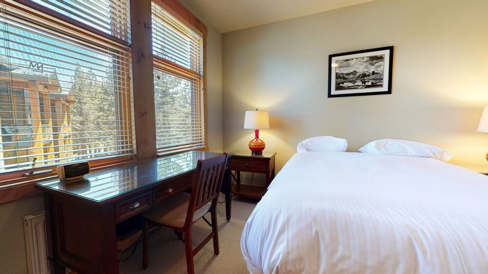 Solstice 18 Beautiful and Modern, Private Washer Dryer, Close to Eagle Lodge by RedAwning
