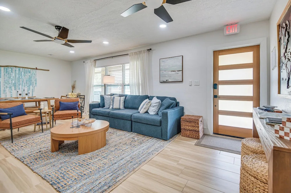 Pool & Spa, 2 Blocks to Beach! Cocoa Beach Retreat