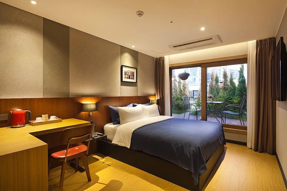 Brown-Dot Hotel Seomyeon