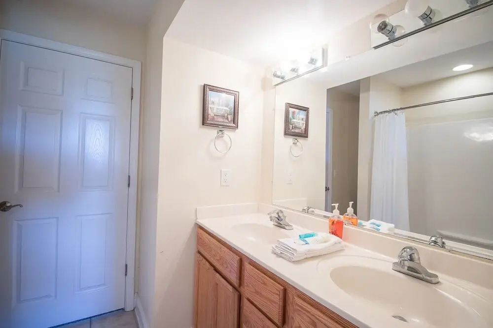 Oak Shores 66