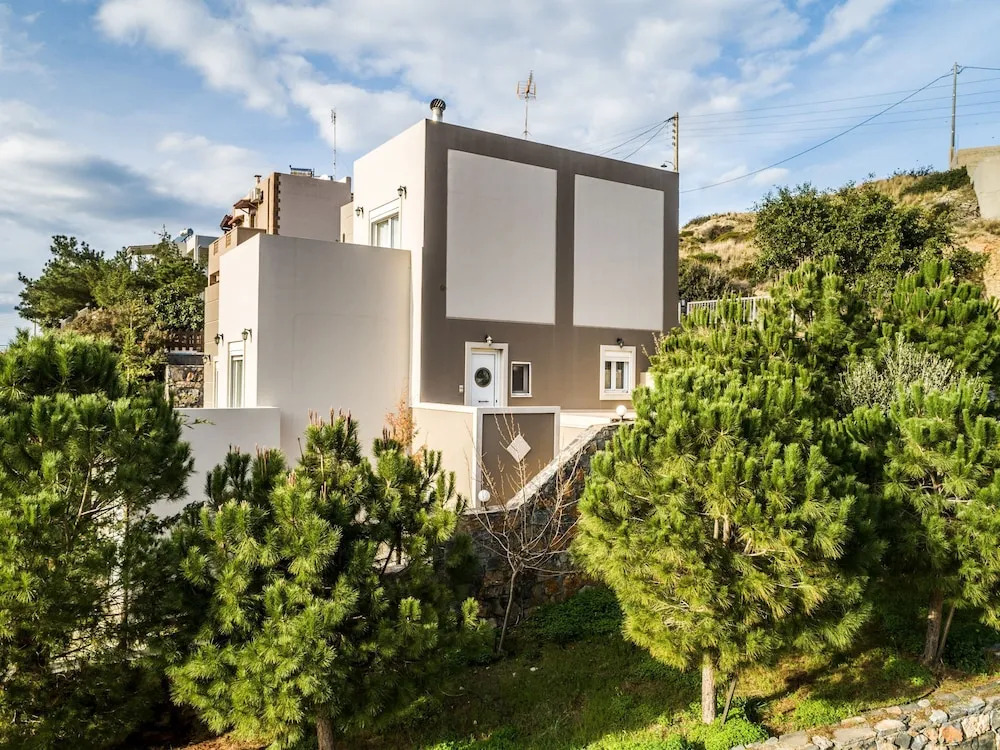 Swan Villa Lygaria