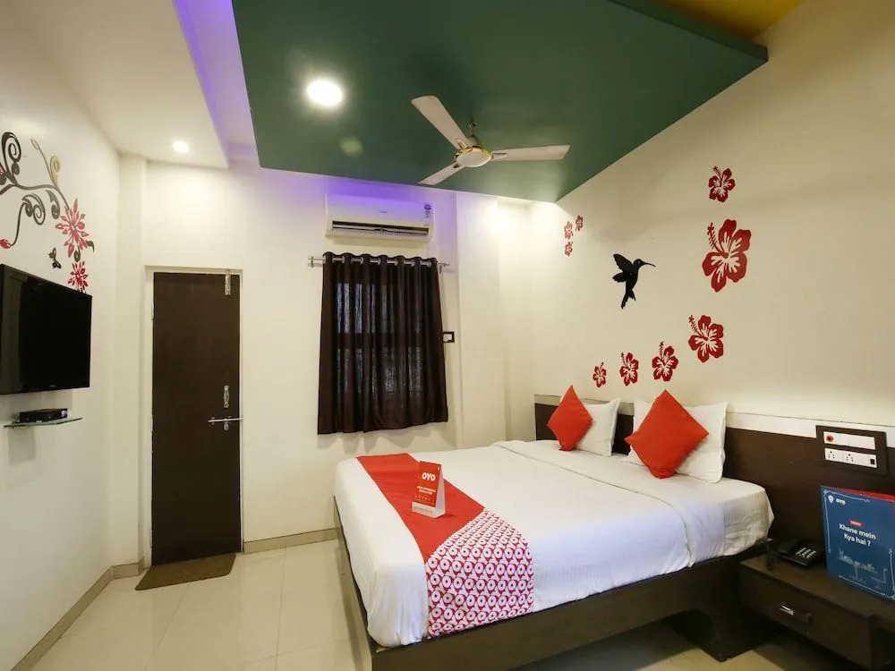 OYO 11548 Hotel Mrunal Palace