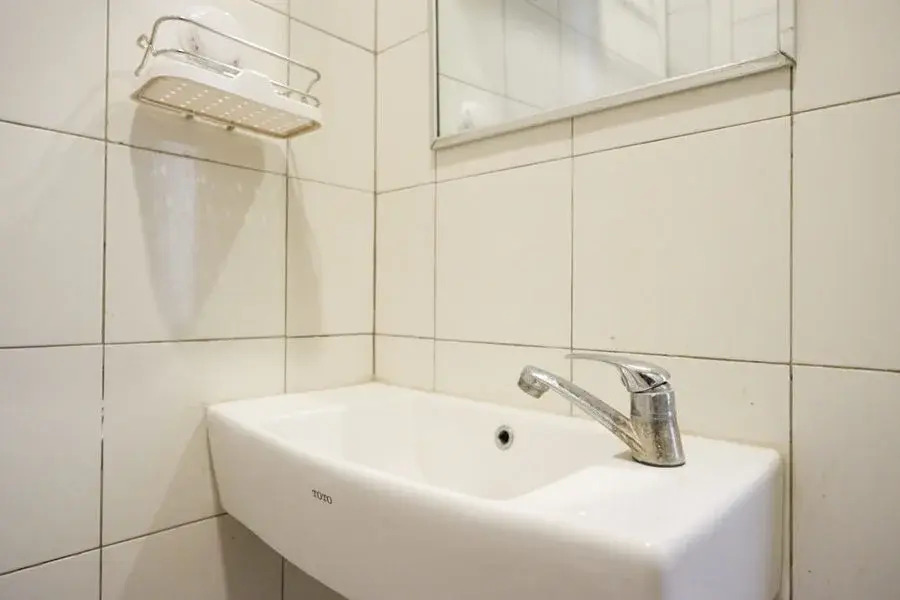 RedDoorz Plus near Kawasan Sam Poo Kong Semarang